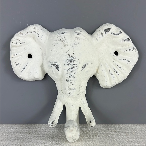 Cast Iron Elephant Wall Hook Hand Painted White Distressed Nursery Jewelry Towel - Picture 1 of 4
